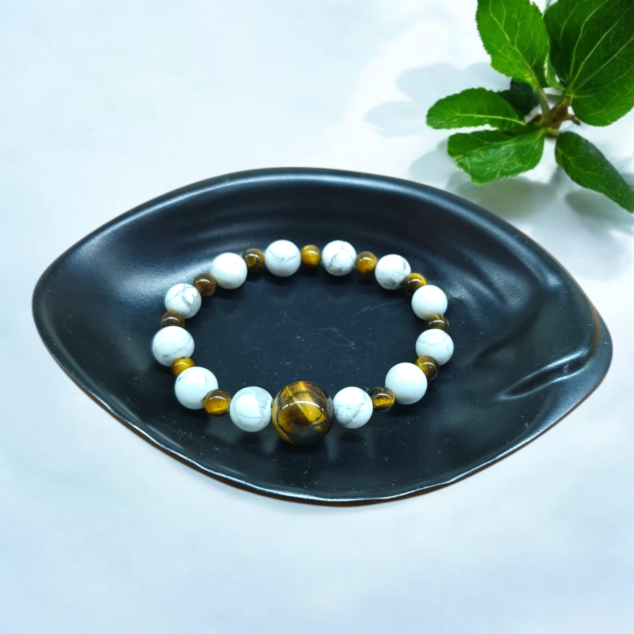 HOWLITE WITH TIGER EYE